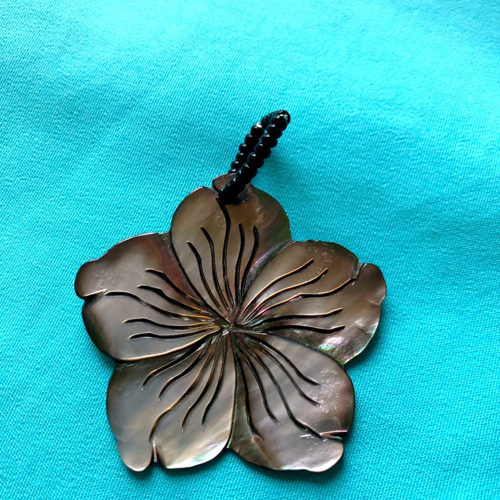 Mother of Pearl Flower Pedant